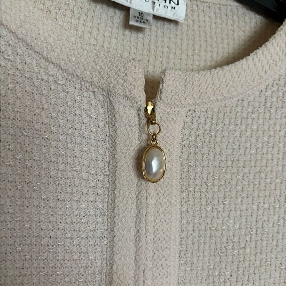 ST. JOHN Quilted Jackets in Off White with zip up pearl size 10/ excellent - Picture 5 of 7